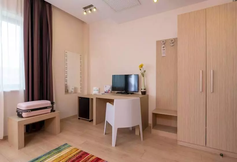 اتاق استاندارد, West City