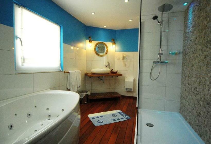 스탠다드 자쿠지 룸, Royal Hotel-restaurant Bonhomme