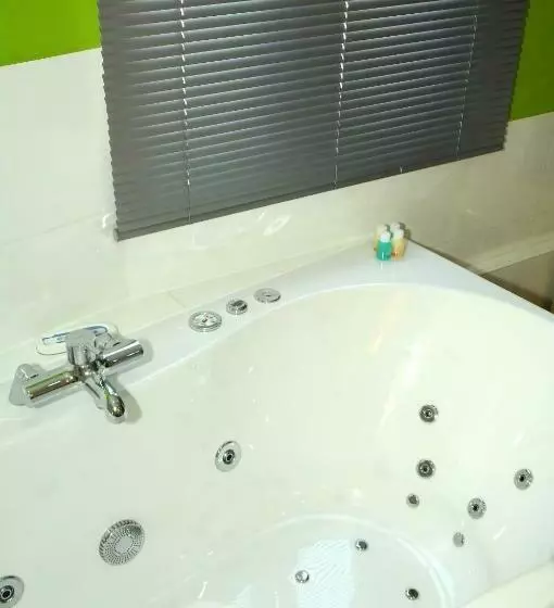 Standard Room with Hot Tub, Royal Hotel-restaurant Bonhomme