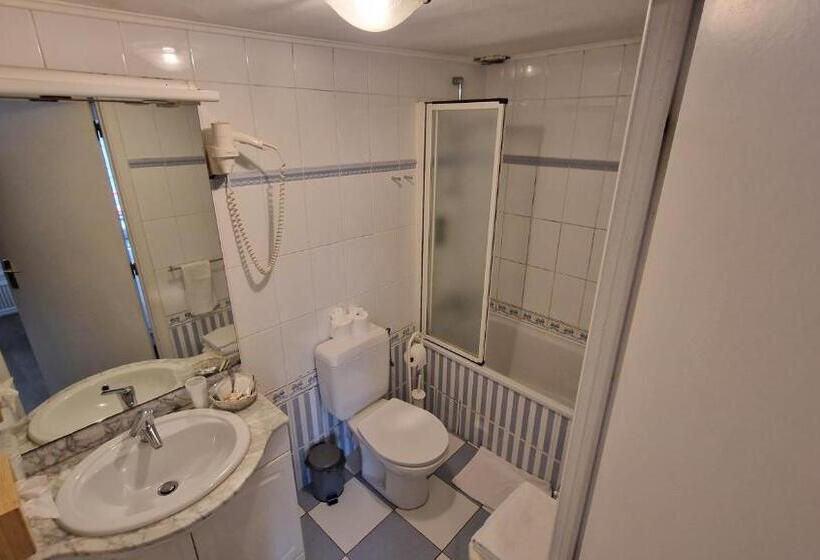 패밀리 룸, Royal Hotel-restaurant Bonhomme