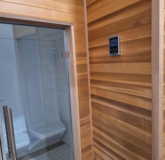 스위트, Royal Hotel-restaurant Bonhomme