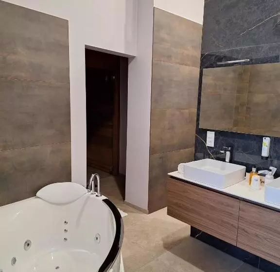 Suite, Royal Hotel-restaurant Bonhomme