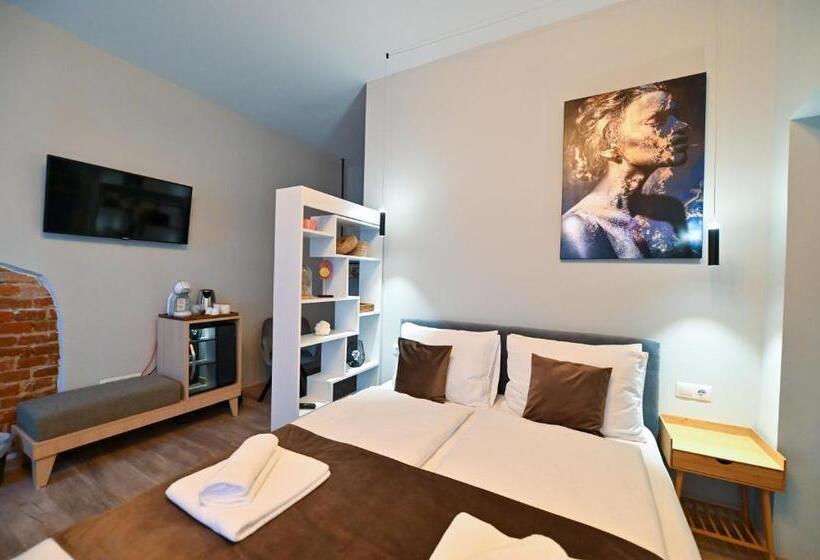 デラックスルーム, Althof Apartments