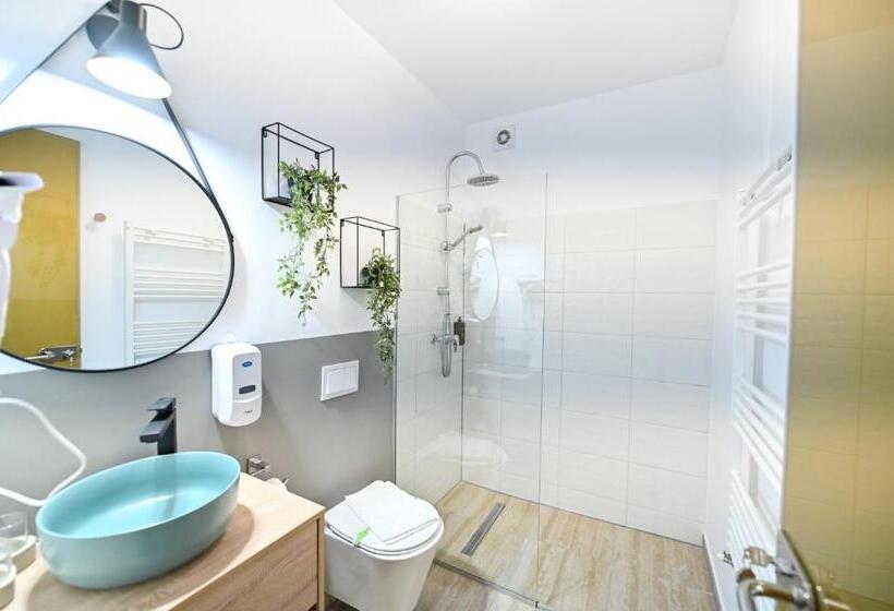 デラックスルーム, Althof Apartments