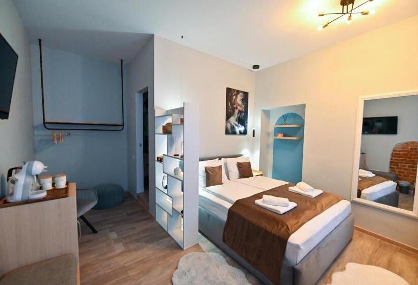 اتاق لوکس, Althof Apartments