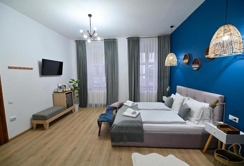 سوییت جونیور, Althof Apartments