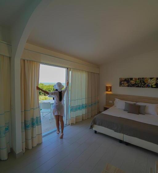 חדר סופריור לשלושה עם נוף לים, Gh Santina Resort & Spa