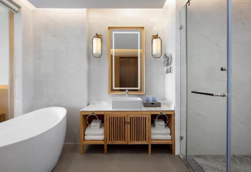 オーシャンビュースタンダードルームバルコニー付き, Sheraton Maoming Romantic Beach Resort