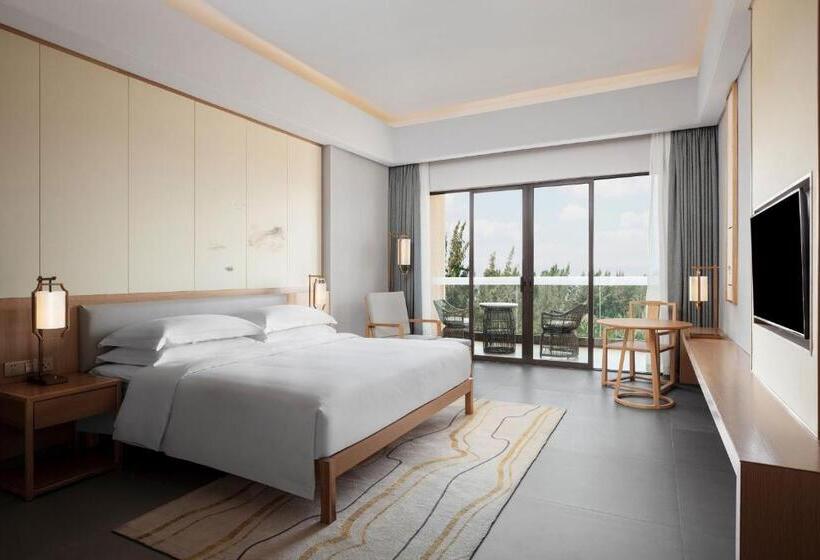 キングサイズベッドのスイートルーム, Sheraton Maoming Romantic Beach Resort