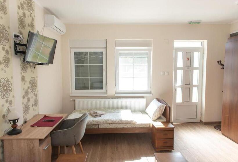 Economy Triple Room, Zlatni Klas