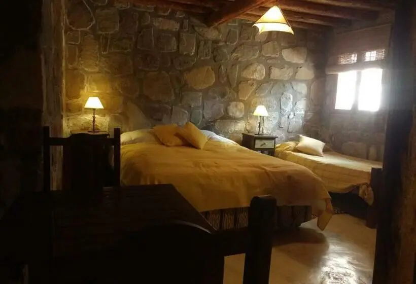 Economy Triple Room, Hostal De Altura