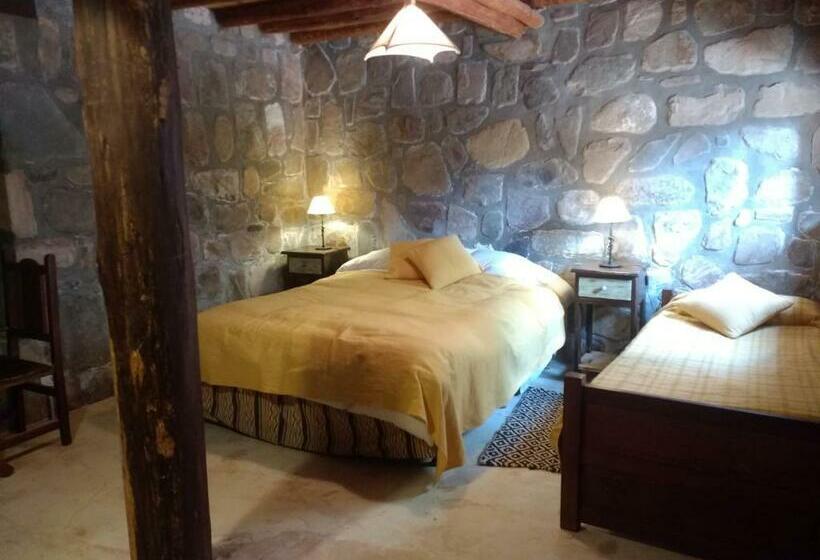 Economy Triple Room, Hostal De Altura