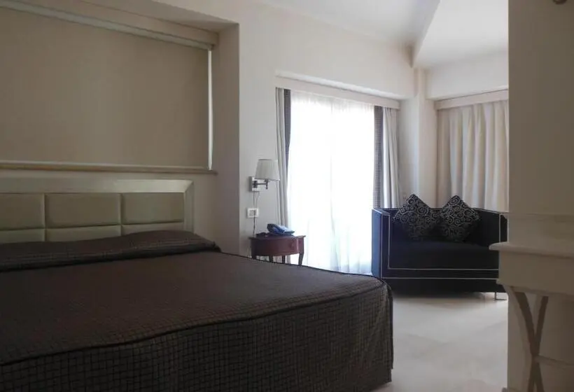 اتاق لوکس با تخت بزرگ, Palace 4s