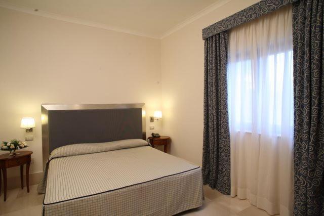 标准间, Palace 4s