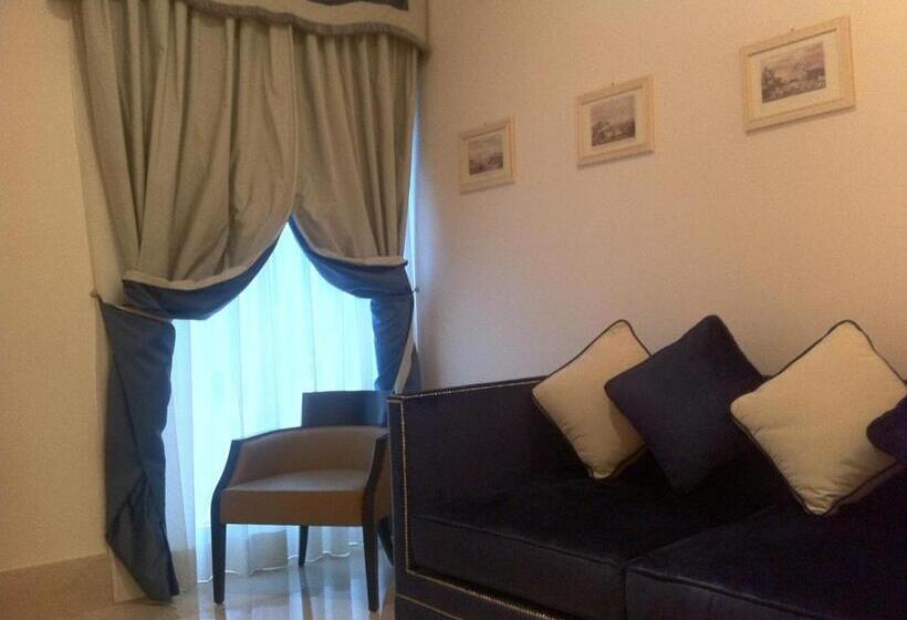 小型套房带海景, Palace 4s