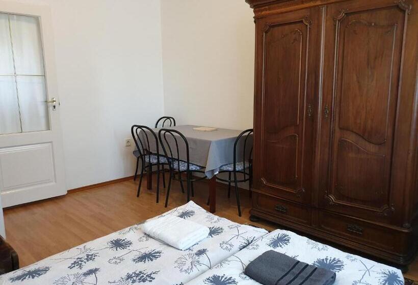 Семейный Номер, Fertődi Kúria Vendégház