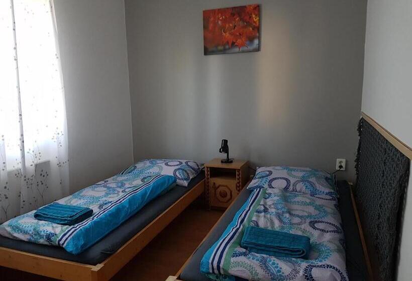 Семейный Номер, Fertődi Kúria Vendégház