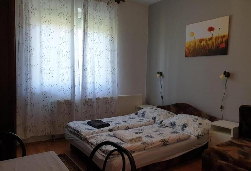 Семейный Номер, Fertődi Kúria Vendégház