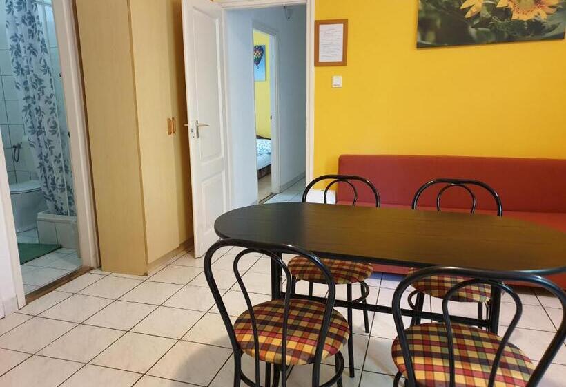 Семейный Номер Вид на Сад, Fertődi Kúria Vendégház