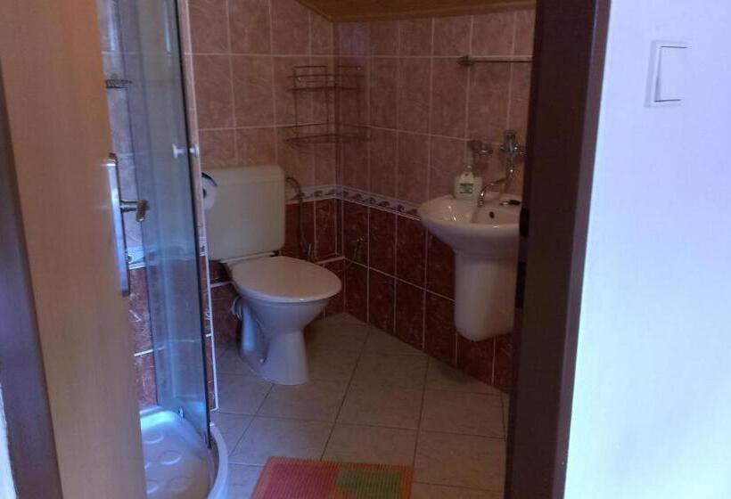 Номер Стандарт, Hostinec V Zátoce