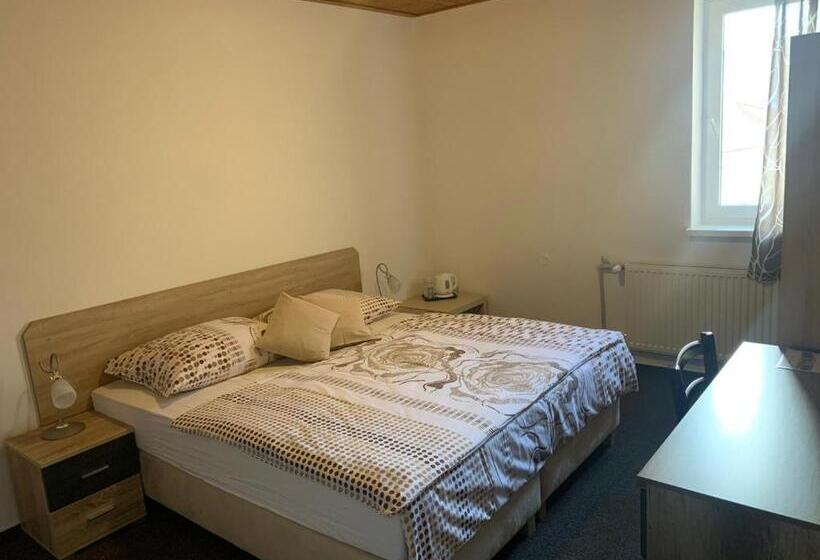 Семейный Номер Классика, Hostinec V Zátoce