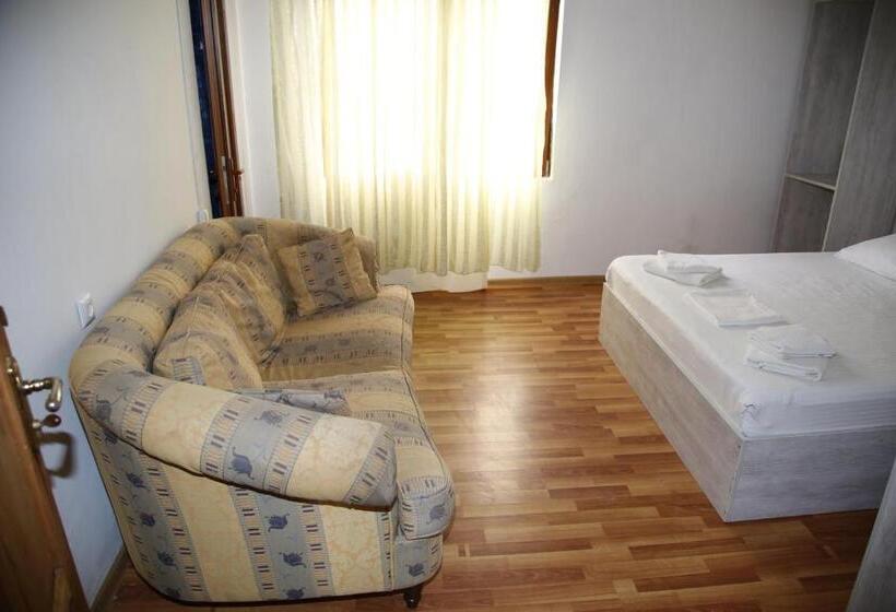 اتاق استاندارد چهار تخته, Merabi Guest House