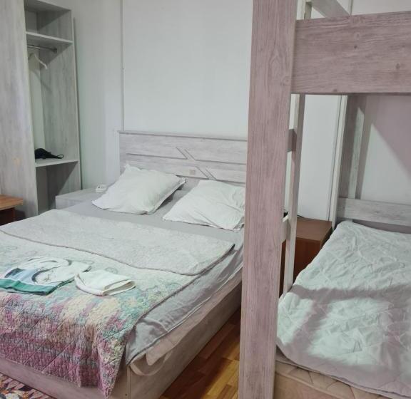 スタンダード４人部屋, Merabi Guest House