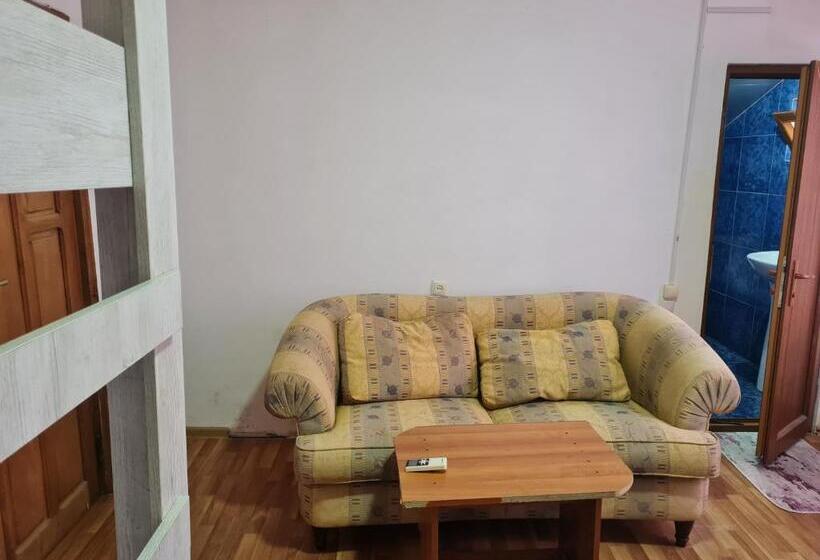 اتاق استاندارد چهار تخته, Merabi Guest House