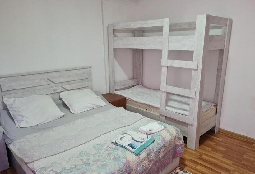 اتاق استاندارد چهار تخته, Merabi Guest House