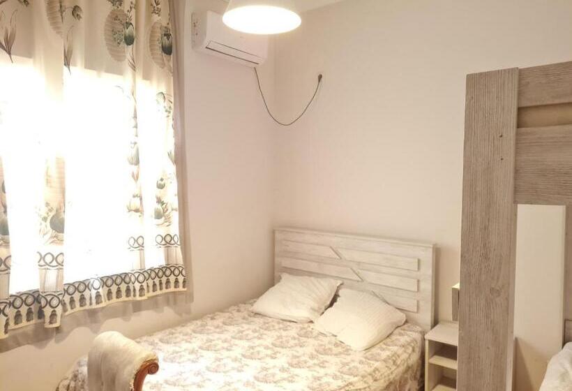 اتاق استاندارد چهار تخته, Merabi Guest House