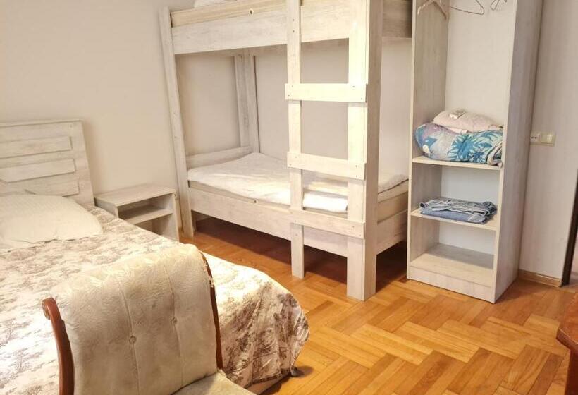 スタンダード４人部屋, Merabi Guest House