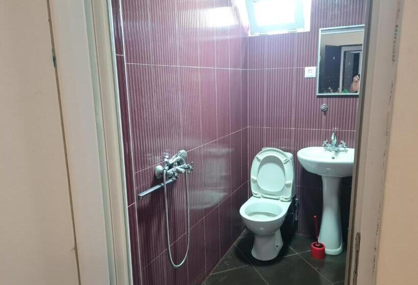 اتاق استاندارد چهار تخته, Merabi Guest House