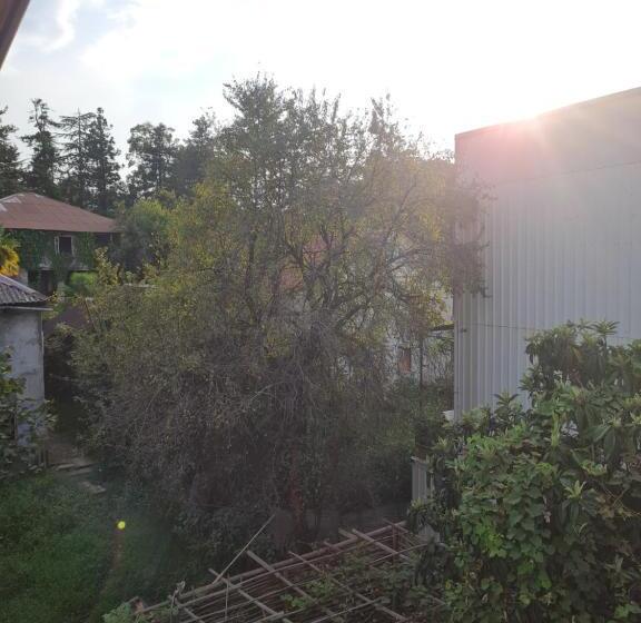 اتاق خانوادگی, Merabi Guest House