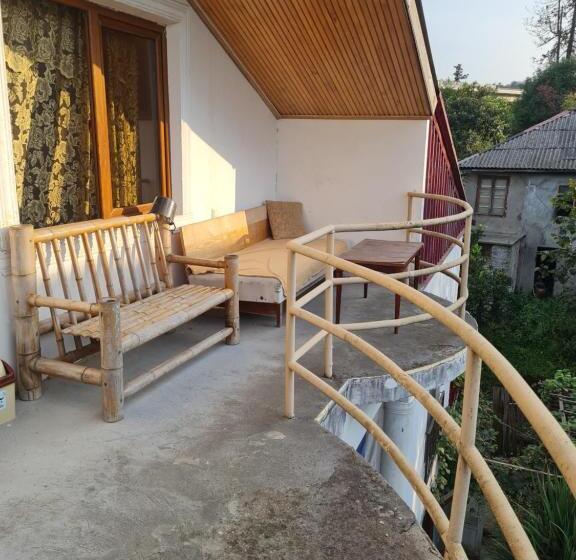 اتاق خانوادگی, Merabi Guest House