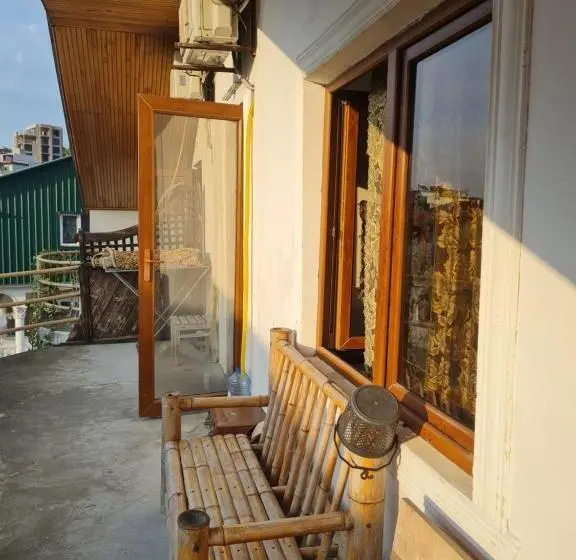 اتاق خانوادگی, Merabi Guest House