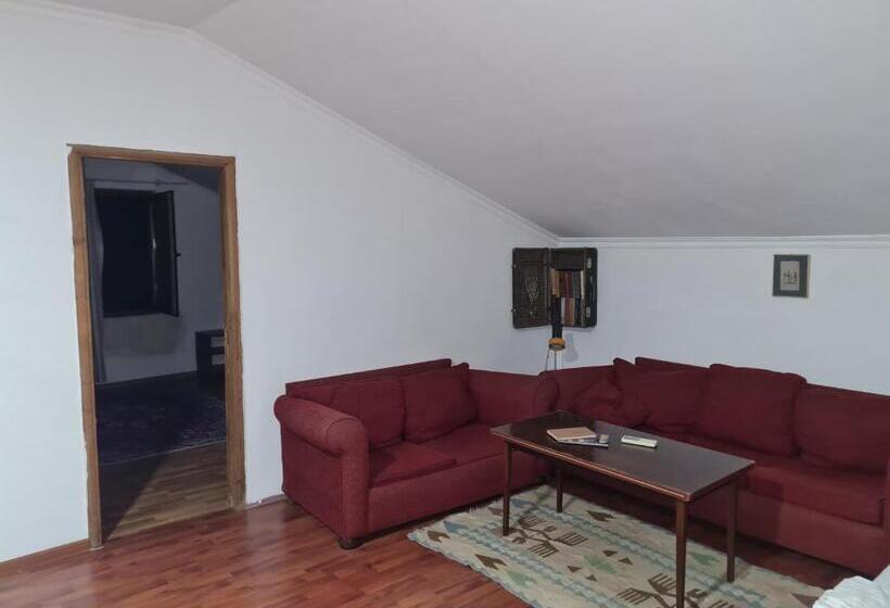 اتاق خانوادگی, Merabi Guest House