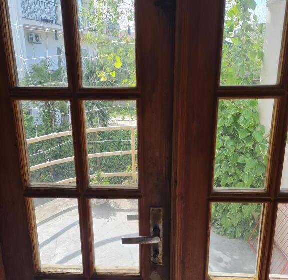 اتاق استاندارد یک تخته با بالکن, Merabi Guest House