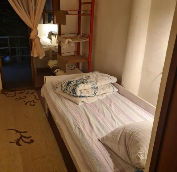 バルコニー付きシングルスタンダードルーム, Merabi Guest House