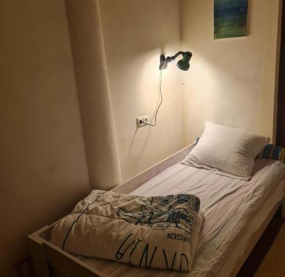 اتاق استاندارد یک تخته با بالکن, Merabi Guest House