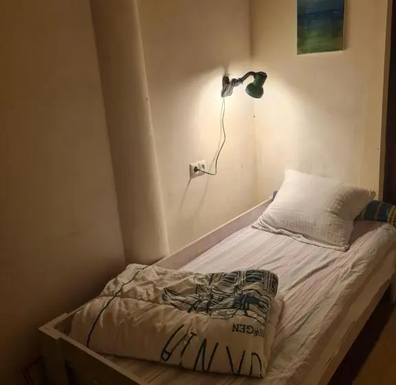 اتاق استاندارد یک تخته با بالکن, Merabi Guest House