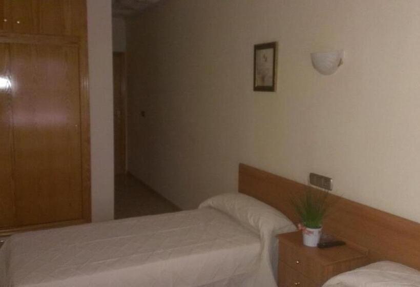 غرفة قياسية ثلاثية, Pension Los Cisnes