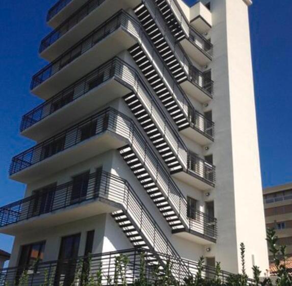 带一个卧室和一个阳台的海景公寓, Residenza Grand Hotel Riccione