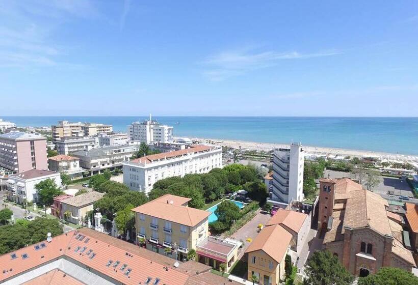 带一个卧室和一个阳台的海景公寓, Residenza Grand Hotel Riccione