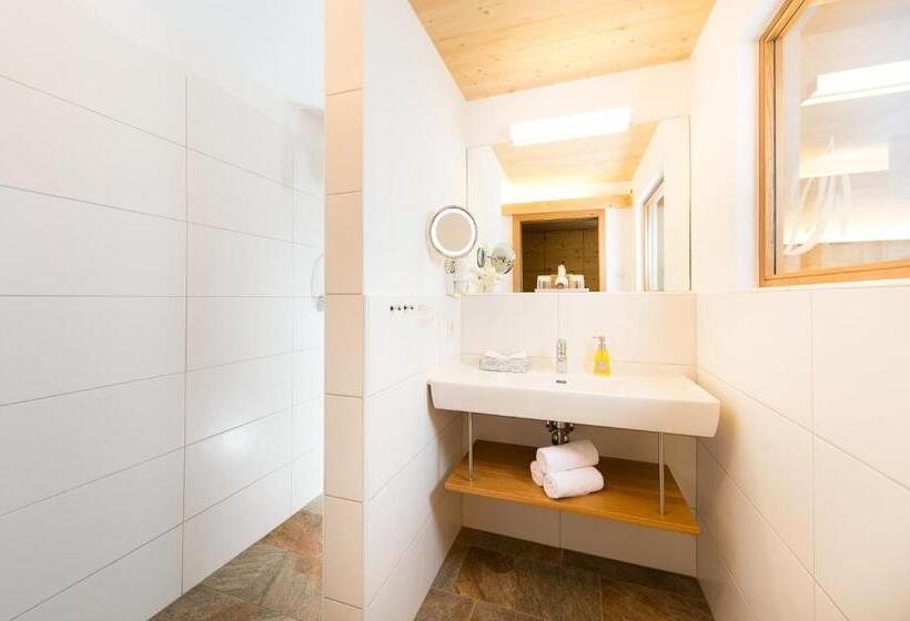 اتاق لوکس با چشم‌انداز باغ, Biohotel Rupertus