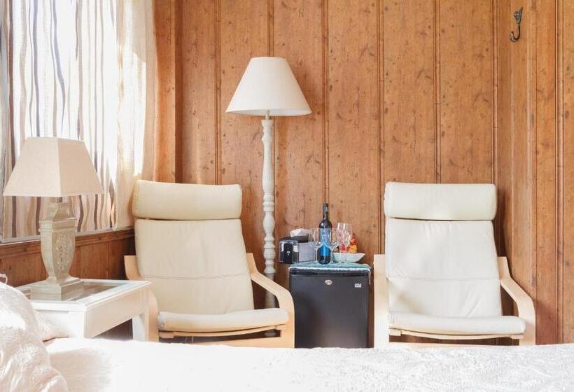 Люкс с гидромассажем, El Molí De Pontons Suites Con Jacuzzi Spa