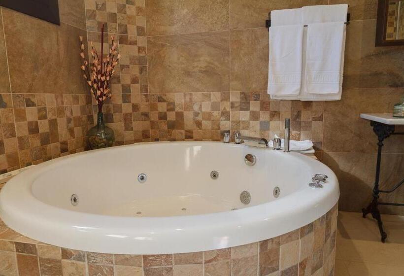 Люкс с гидромассажем, El Molí De Pontons Suites Con Jacuzzi Spa