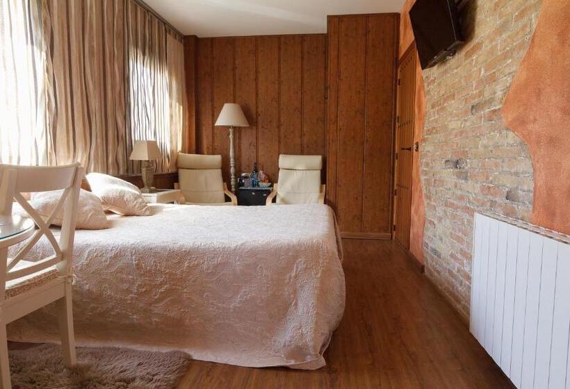 Люкс с гидромассажем, El Molí De Pontons Suites Con Jacuzzi Spa