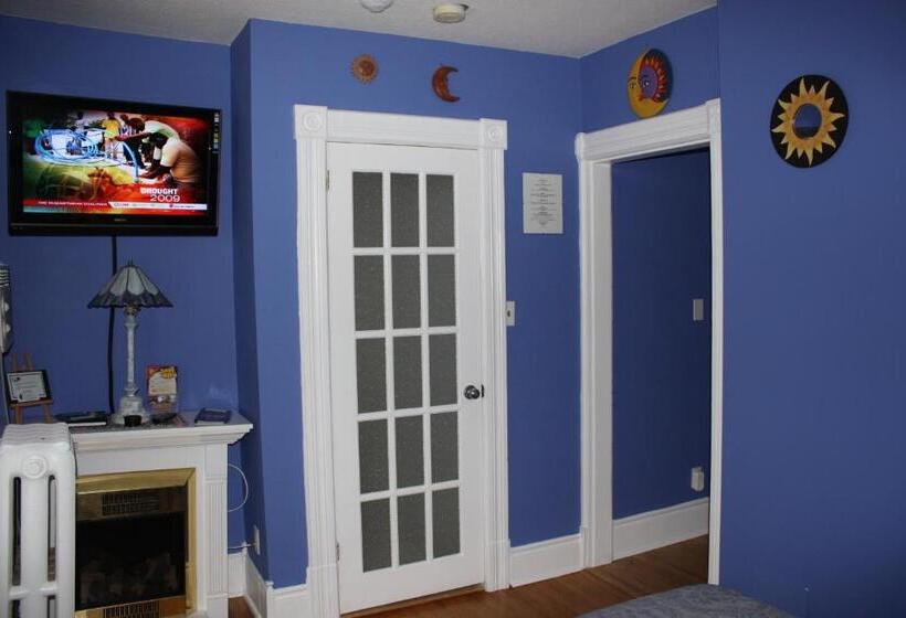 Люкс, Ellis House Bed & Breakfast