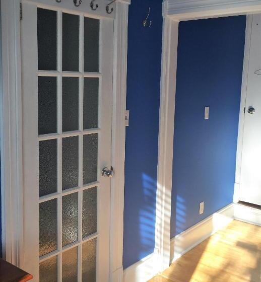 Люкс, Ellis House Bed & Breakfast