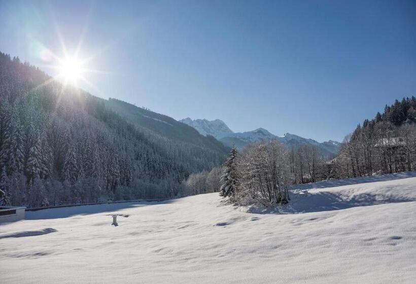 Camera Deluxe, Haus Schönblick